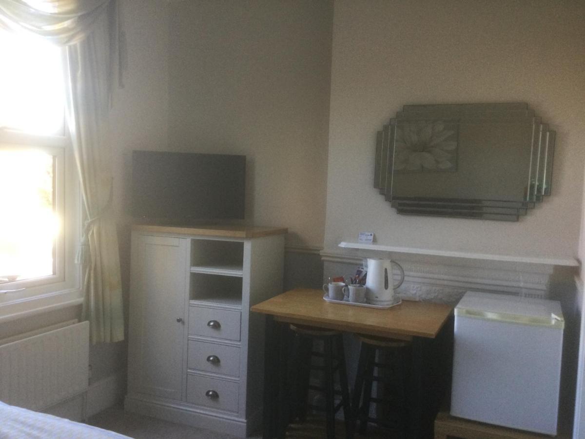 Netley Guest House Farnborough  Kültér fotó