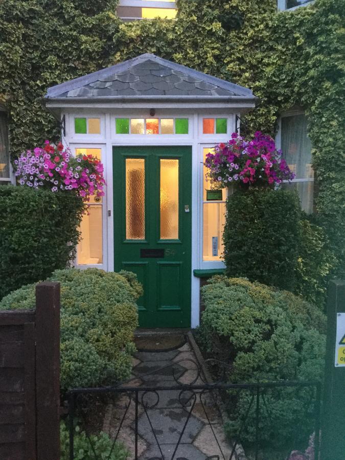 Netley Guest House Farnborough  Kültér fotó