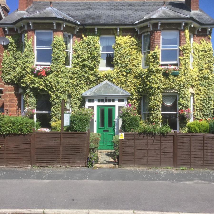 Netley Guest House Farnborough  Kültér fotó