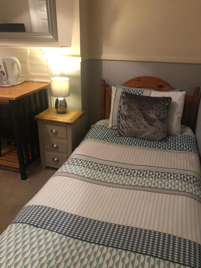 Netley Guest House Farnborough  Kültér fotó