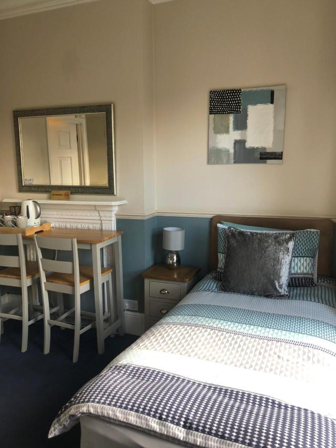 Netley Guest House Farnborough  Kültér fotó