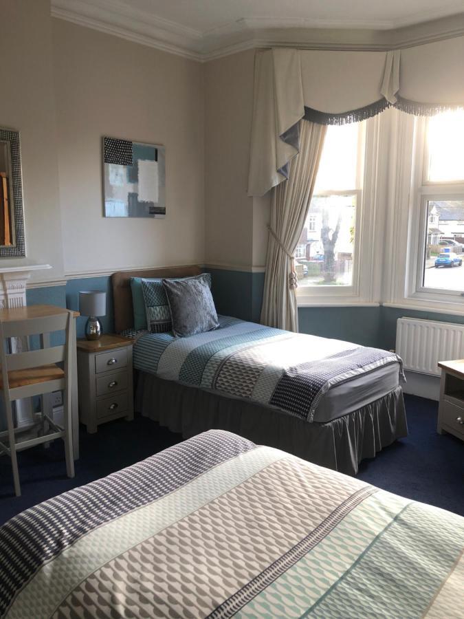 Netley Guest House Farnborough  Kültér fotó